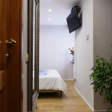 Lora Center Room, Near The With Air Conditioner 3*