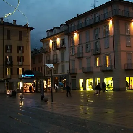 Lora Center Como
