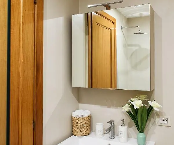 Lora Center Guest house Como