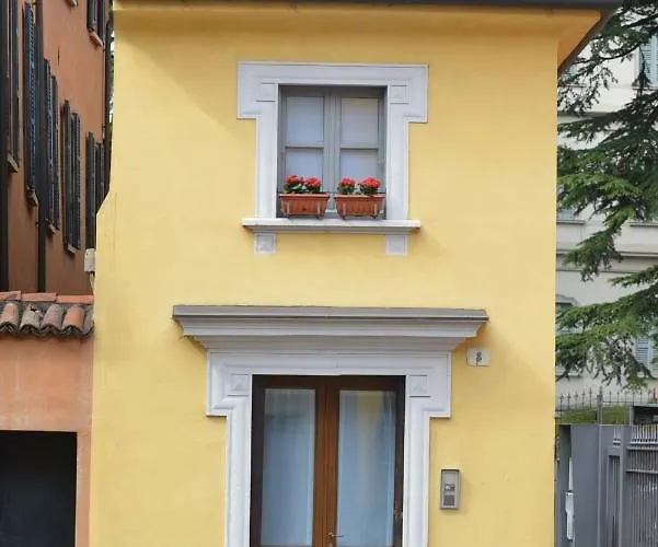 Guest house Lora Center